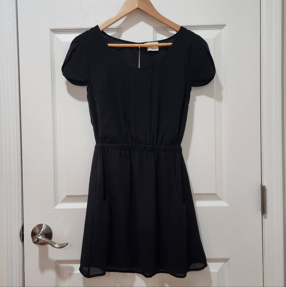 Urban Outfitters Pins And needles Black Short Sleeve Mini Dress Size Small